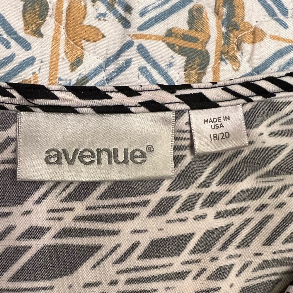 Sleeveless Black and White Dress Size 18/20 - Picture 2 of 8